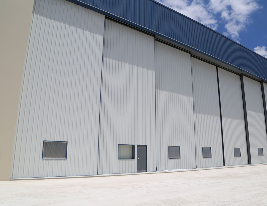 Well Bilt Doors: Rolling, Bifold, & Hydraulic Hangar Doors